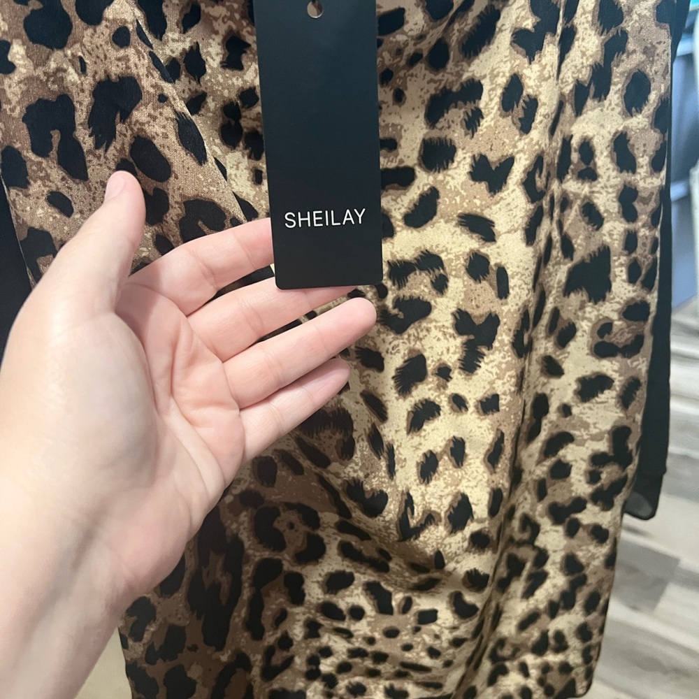 Plus size leopard blouse. - Picture 3 of 4